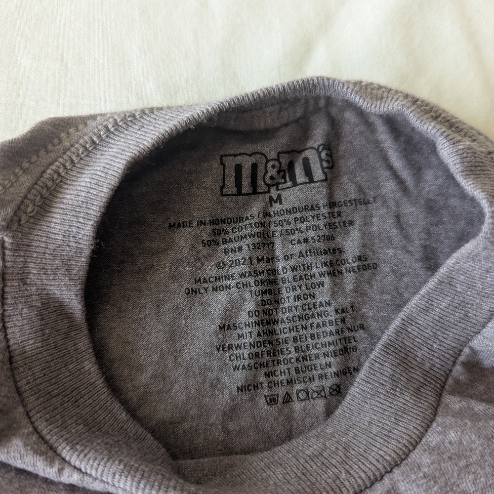 Red M&M Character Y2K Vintage Tee On Gray - Picture 5 of 7